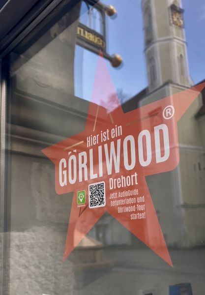 Görliwood-Sterne im gesamten Stadtgebiet verweisen auf berühmte Drehorte. Über einen QR-Code gelangen Interessierte zur kostenfreien, mehrsprachigen Audioguide-Tour durch die Filmstadt. © Franziska Glaubitz