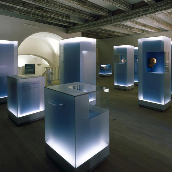 Ausstellungsvitrinen im Schlesischen Museum